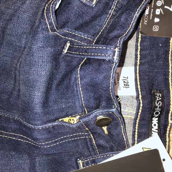 High Rise Distressed Jeans - Picture 7 of 9